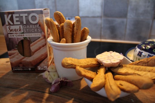KETO STICKS Cesnak Keto Stick snack