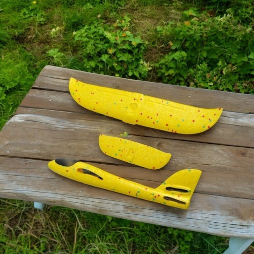 VEĽKÝ STYROPENOVÝ LIETADOVÝ KLUZÁK ŠÍPKA, 47cm