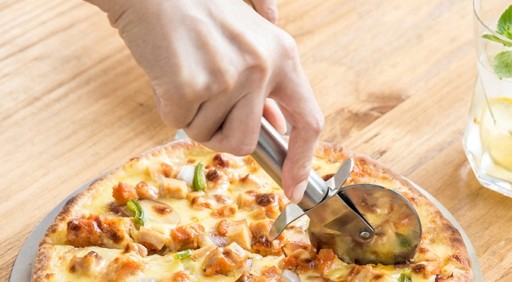 Nôž na krájanie pizze oceľový vrúbkovaný 6,5 cm
