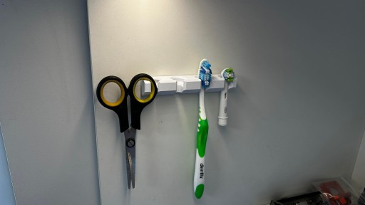 Držiak na zubnú kefku Oral B, závesný, držiak na 4 bežné zubné kefky iO