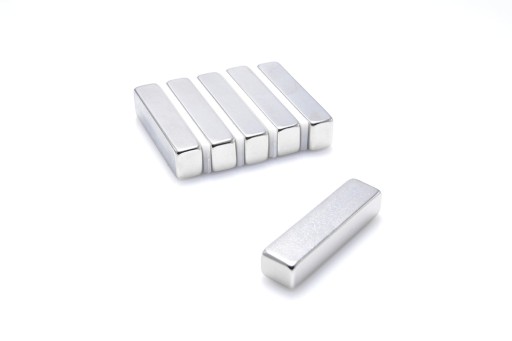 Neodymový tanierový magnet MPŁ 40x10x8 N38 1 kus
