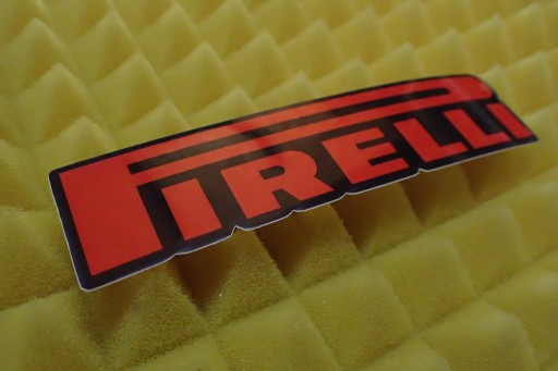 NÁLEPKA S LOGOM PIRELLI 12,5 x 3 cm