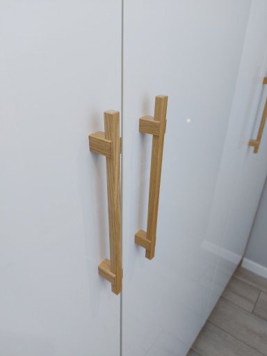 Drevená nábytková rúčka z dubu, dĺžka: 262 mm