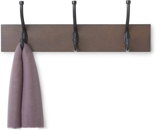 AMAZON BASICS DREVENÝ VEŠIAK 3 HÁČIKY 34 CM