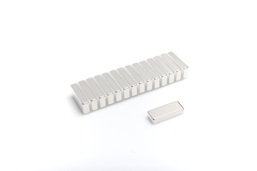 Neodymový tanierový magnet MPŁ 25x10x5 N38