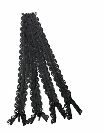 Čierny zips, prekrytý čipkou, 20 cm