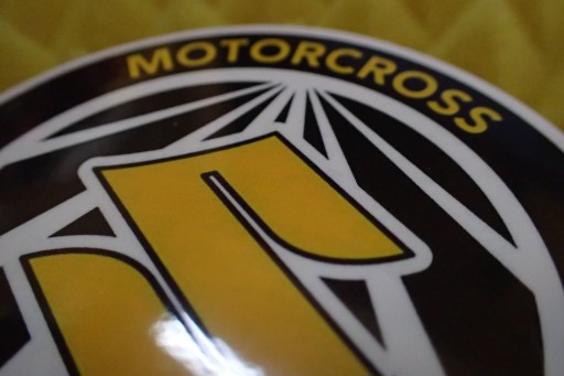 NÁLEPKA SUZUKI MOTOCROSS NÁLEPKA 7,4 x 7,4 cm