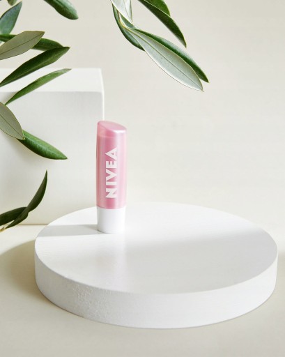 NIVEA Pearly Shine hydratačný a ochranný rúž 4,8g