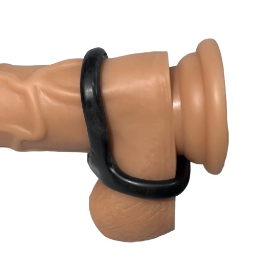 Gumička na penis a semenníky predlžuje erekciu