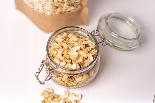 POLOVINY KEŠU 500G KEŠU AROMATICKÉ, CHUTNÉ, ZDRAVÉ
