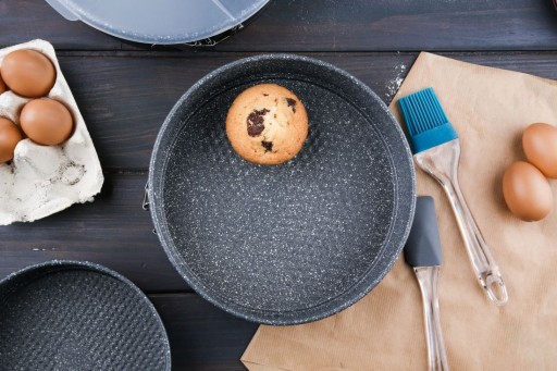 Malá tortová forma Altom Design plech na pečenie 18 cm