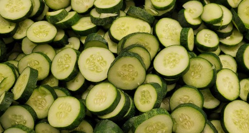 Nakrájané uhorky s CURRY Runoland - zdravý doplnok k vášmu jedlu