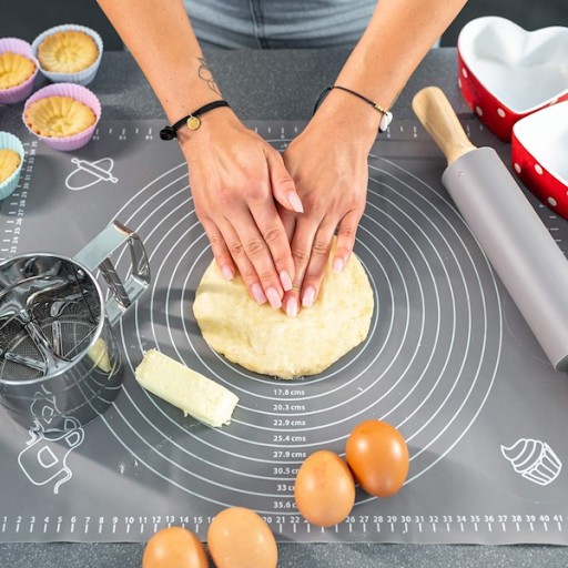 VEĽKÝ SILIKÓNOVÝ KUCHYNSKÝ STÔL 70x50cm PODLOŽKA NA TORTY MATNÝ XXL