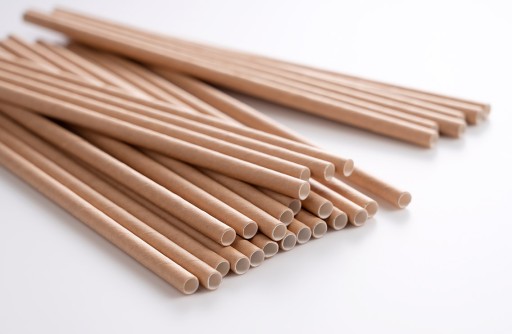 PAPIEROVÉ SLIMKY TRUBKY 19,7cm 8mm CRAFT HNEDÁ ECO KRAFT (100) ČERVENÁ PLAST