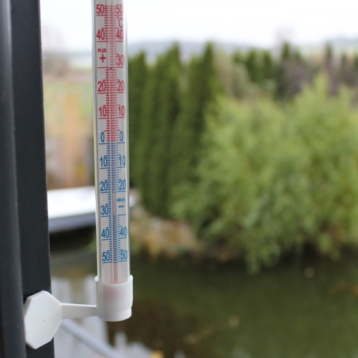 VONKAJŠÍ OKENNÝ NÁSTENNÝ TEPLOMER BEZ VŔTANIE XL 23CM OKENNÁ STENA