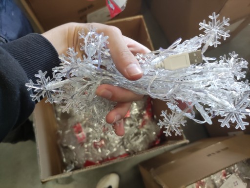 LED SVIETIDLÁ VIANOČNÁ VENČICA SNEHOVÉ VLOČKY 6M