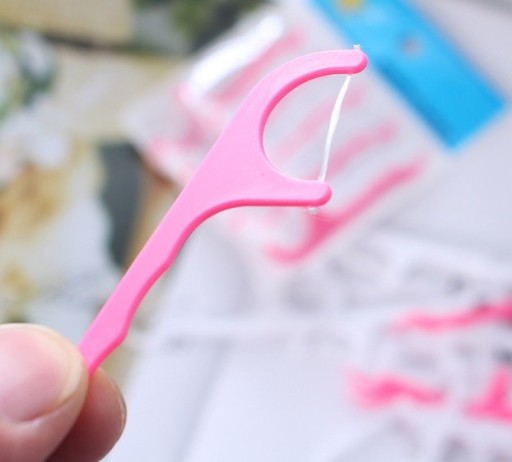 Špáradlá s dentálnou niťou na zubnú niť 24 ks