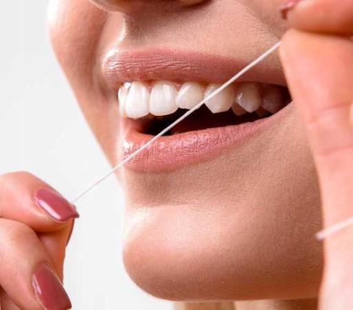 ORAL-B SATÉNOVÁ PÁSKA MINT DENTAL niťovka, vystužená, 25m