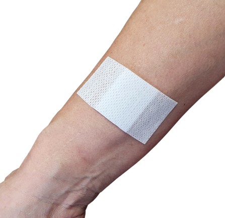 Hypoalergénna náplasť z netkanej textílie s obväzom 8 cm x 1 m Plastomed Soft