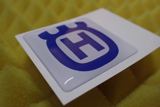 NÁLEPKA HUSQVARNA 3D NÁLEPKA 3,8 x 3,8 cm