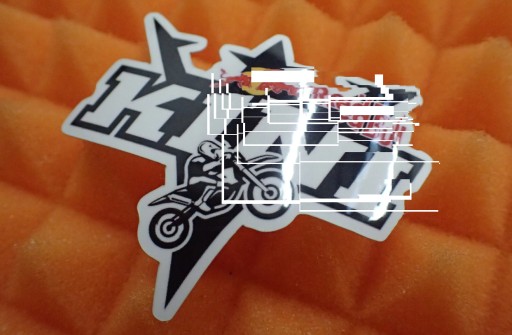 NÁLEPKA KINI REDBULL NÁLEPKA 6,1 x 5,1 cm