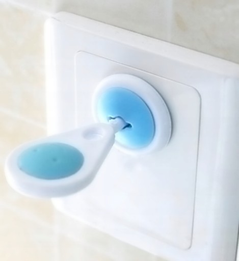 6x ZAMYKACÍ ZÁSTRČKA KONTAKTNÁ ZÁSUVKA o