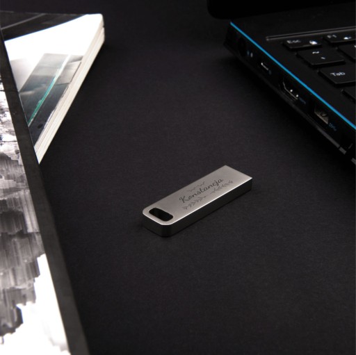 Mini RECTANGLE kovový prívesok 8 GB USB 2.0 + GRAVÍROVANIE MENA ZA DARČEK