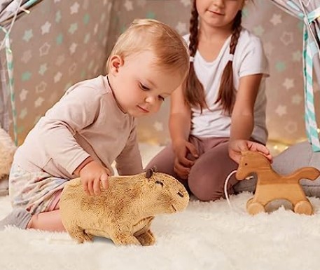 MASKOT CAPYBARA PRE DETI ROZTOMNÝ PLYŠOVÝ VANKÚŠ NA MAJLENIE 20 CM HIT