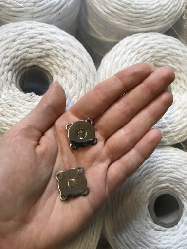 MAGNETICKÉ UZAVORENIE NA TAŠKU MAGNET NA ŠITIE