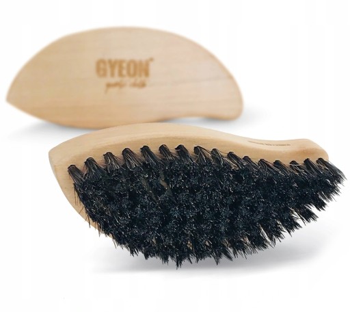 Gyeon Q2M LeatherBrush Kožená kefa so štetinami