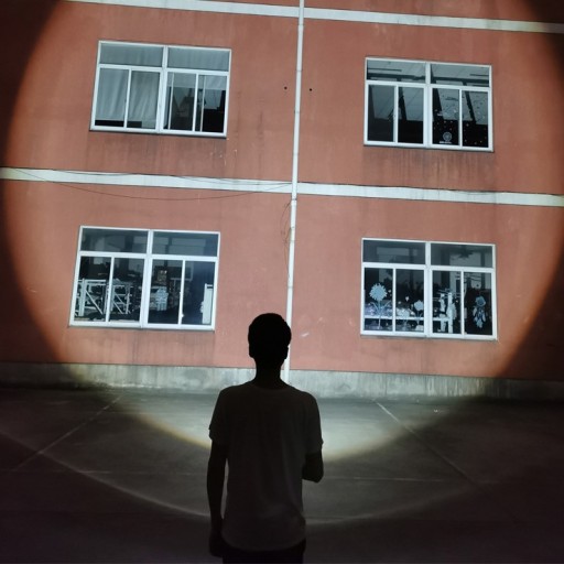 TAKTICKÉ LED SVETLO ZOOM BOČNÝ CLIP COB REFLEKTOR NABÍJACÍ USB