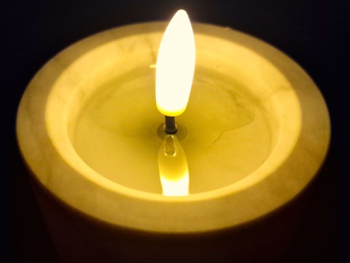 SVIEČKA s LED EFEKTOM PLAMEŇA, NA AKUMULÁTOROVÚ, 12,5CM, ŠEDÁ, VLOŽKA, LAMPIÓNY NA SVIEČKY