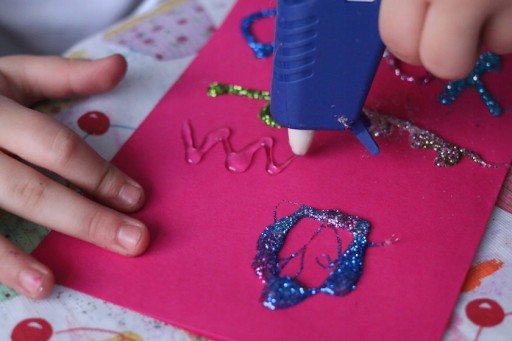 FAREBNÉ PIŠTOVNÉ LEPIDLO S GLITROM 6 KS