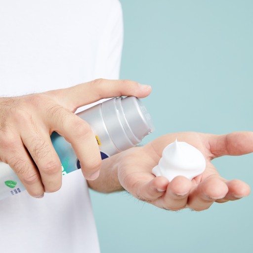 NIVEA MEN FRESH KICK Osviežujúca pena na holenie pre mužov 200 ml
