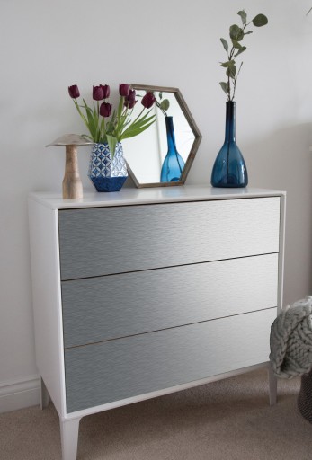 Samolepiaca fólia na nábytok, dvierka chladničky, hliníková kartáčovaná konštrukcia