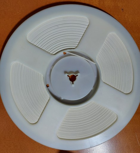 SMD kondenzátor 1206 100000pF 100nf 50V X7R -50ks