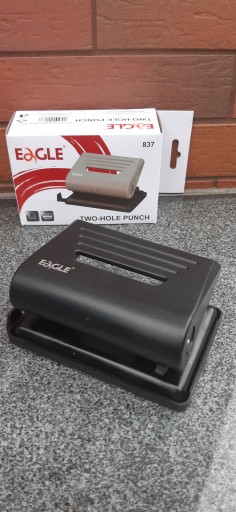 Stolová dierovačka Eagle 837, čierna, 25 listov