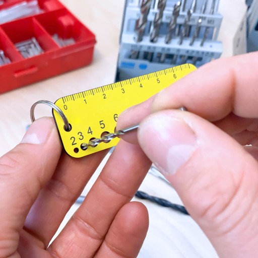 Tester veľkosti vrtákov a skrutiek - krúžok na kľúče
