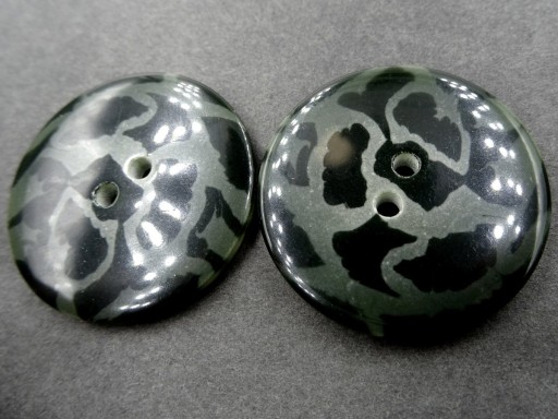 23mm Gombíky Ozdobný gombík 1 kus farby OLIVOVÝ ŠEDÝ PANTHER K552A 15044