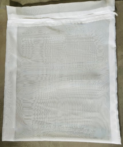 SIEŤOVÁ TAŠKA NA PRANIE PRÁDLA A ZÁCLONOV 50X70 POĽSKÝ VÝROBOK