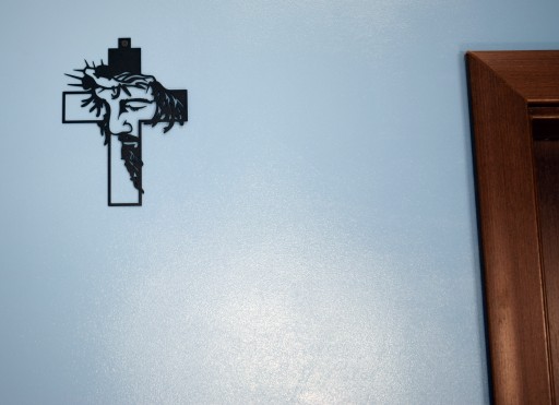Kovový kríž na stenu Devocionálna dekorácia, 20 cm