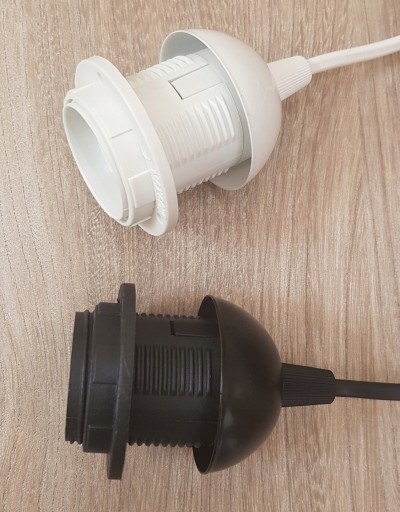 Zásuvka E27 s káblom, vypínačom a zástrčkou