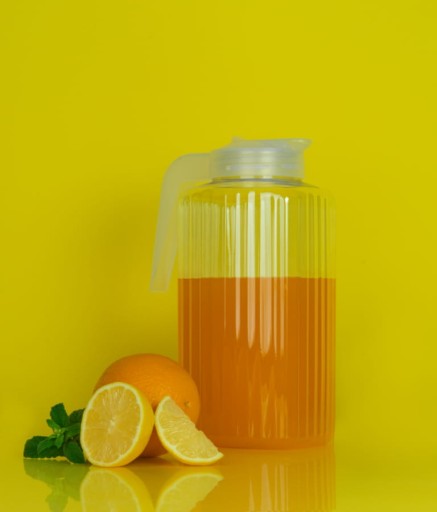 Plastový džbán s vrchnákom, 2,2l