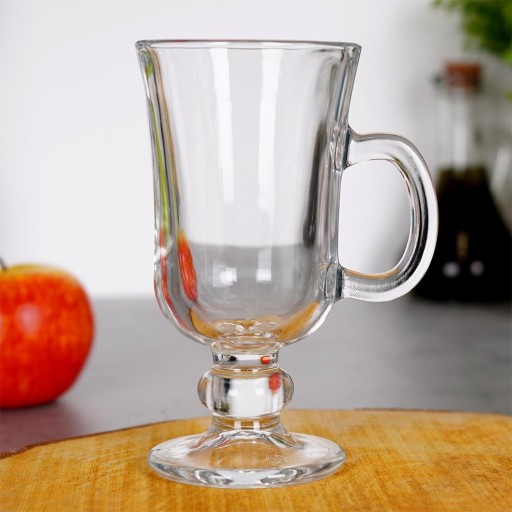 Pohár ľadového LATTE, zákusky, varené víno, horúca čokoláda