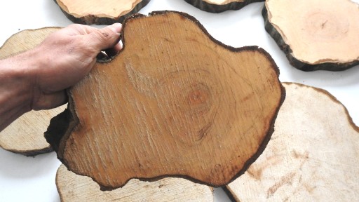 PLÁSOK DREVA PEČIATKY 20-25 CM, 1 KS