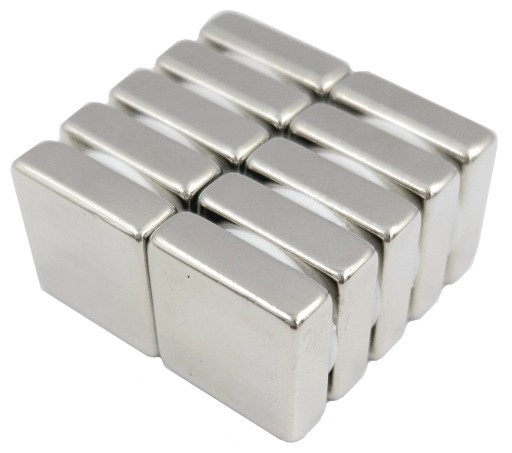 SILNÝ NEODYMOVÝ TAŠŤOVÝ MAGNET 15x15x5 / NEODYMOVÉ MAGNETY /