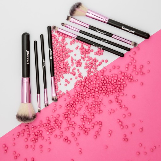 Donegal Štetec na make-up, na tvarovanie obočia a tvaru očí, šikmý
