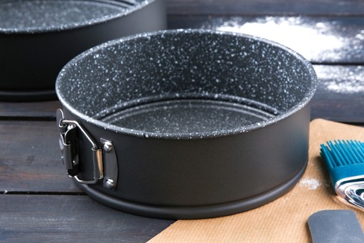 Malá tortová forma Altom Design plech na pečenie 18 cm