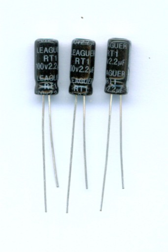 2.2uF 100V 2.2 µF 100V LEAGUER (20 KS) ELEKTROLYTICKÝ KONDENZÁTOR