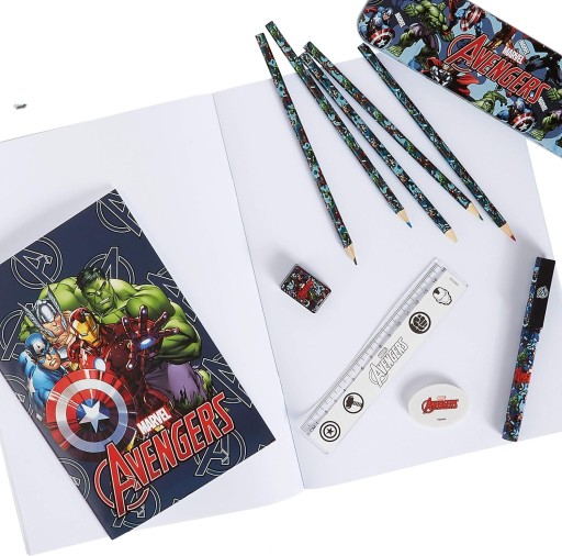 Školské potreby Marvel Avengers, súprava farbičiek, pero a zošit